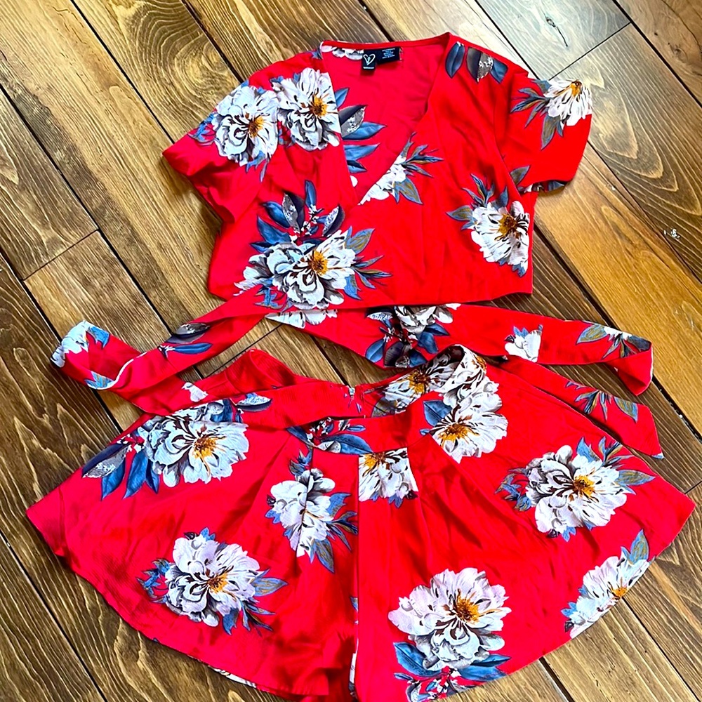 Windsor women 2 pieces red skort set
